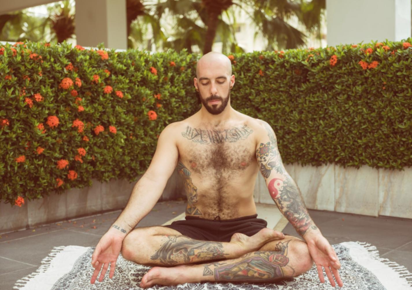 Правильне вирівнювання в асанах йоги